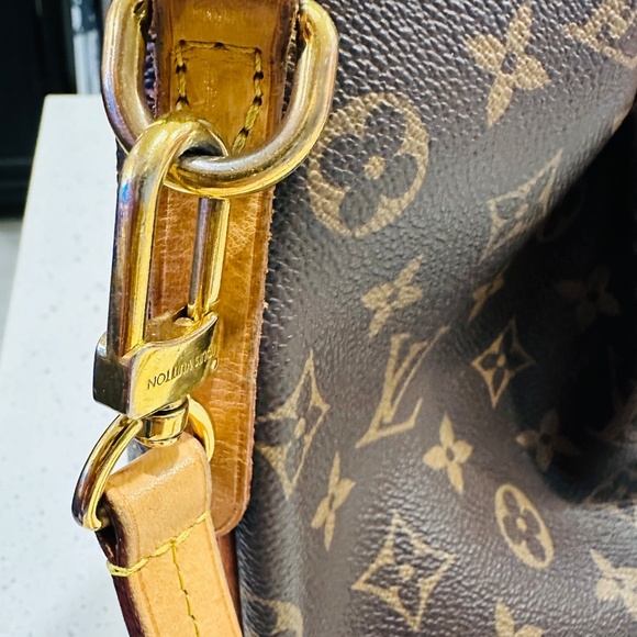 Louis Vuitton Crossbody - Picture 5 of 11